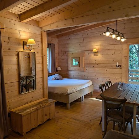 Les Cabanes Dans Les Bois Logis Hotel Villedubert Exterior foto
