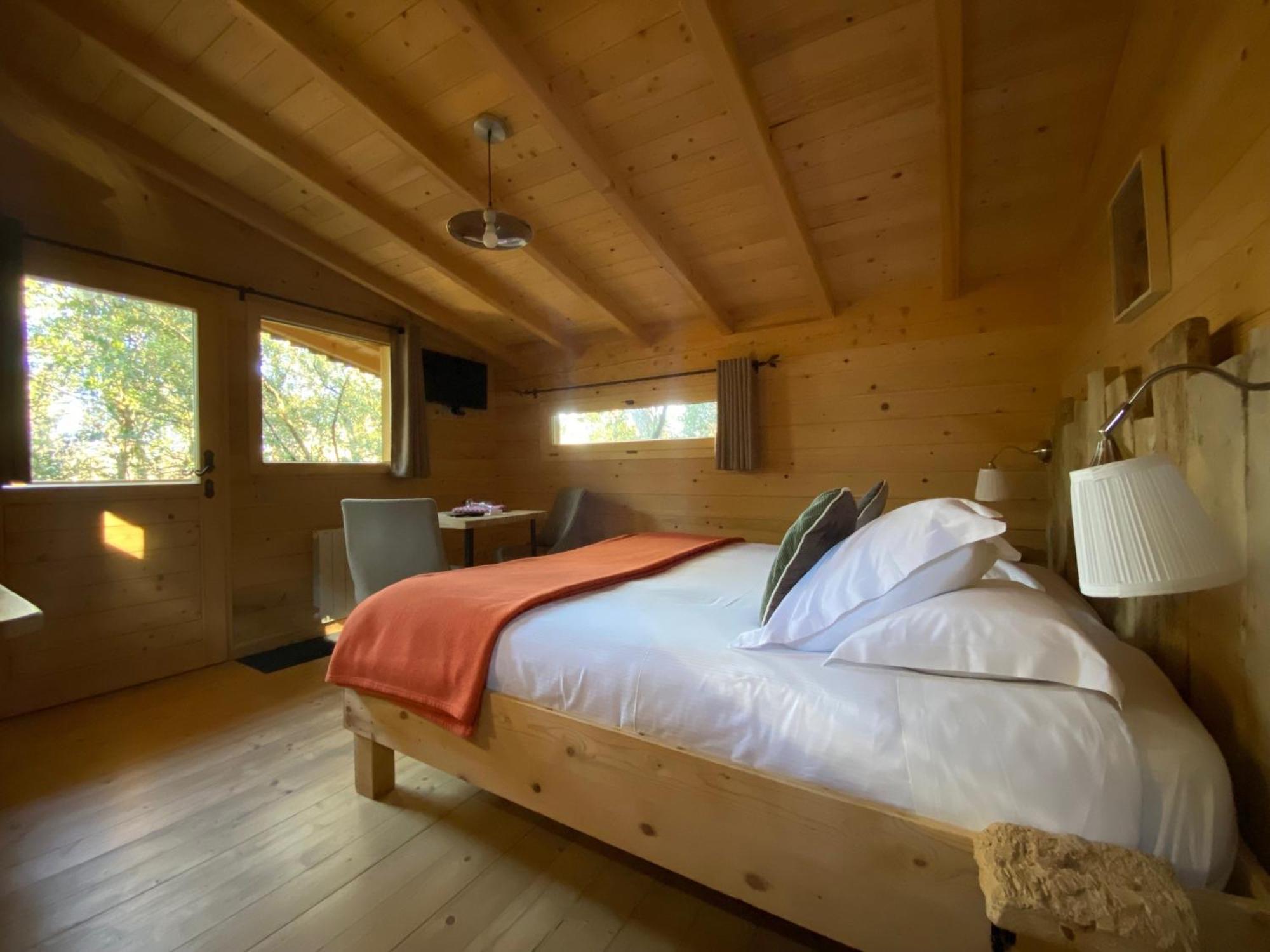 Les Cabanes Dans Les Bois Logis Hotel Villedubert Exterior foto