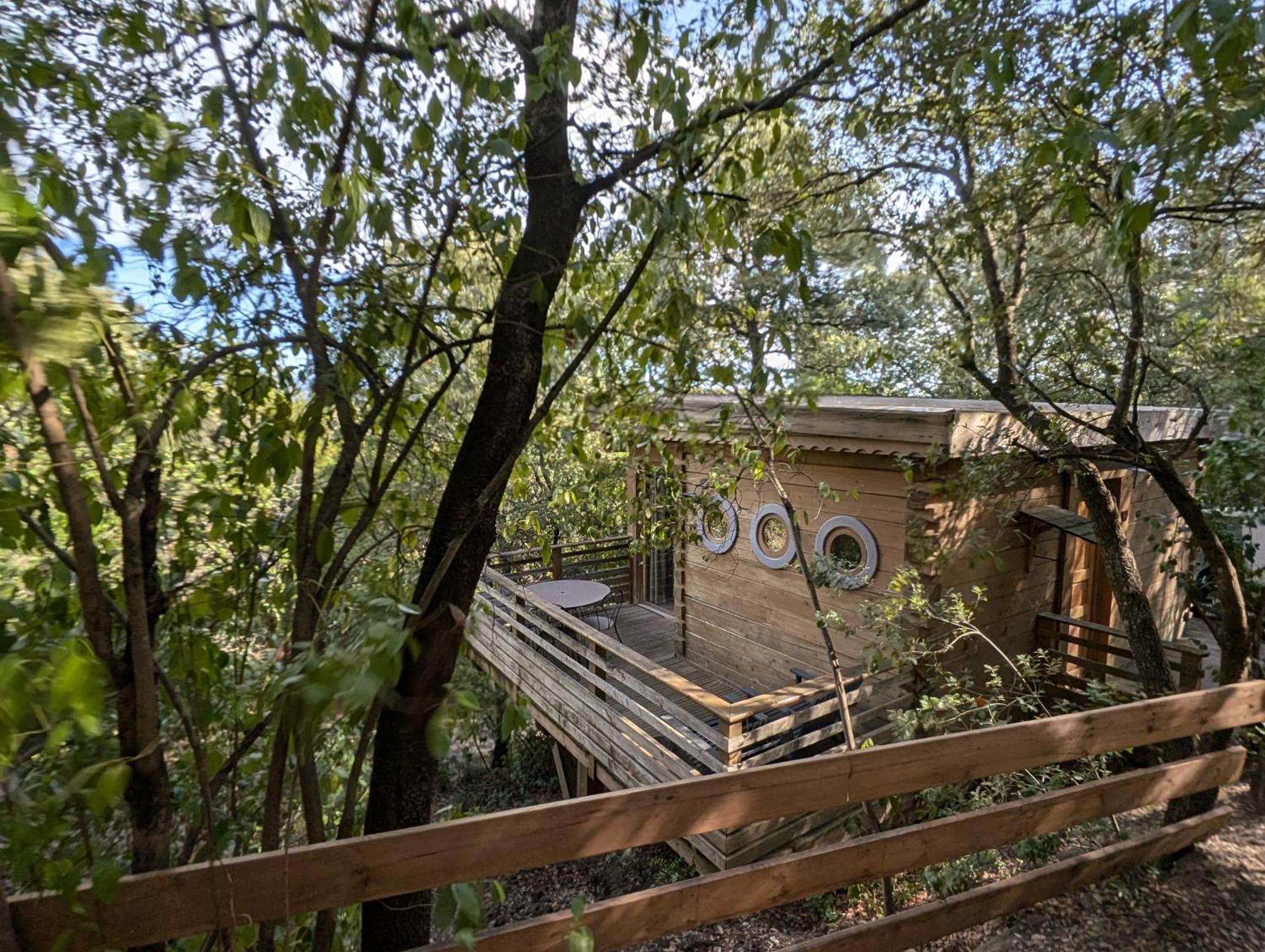 Les Cabanes Dans Les Bois Logis Hotel Villedubert Exterior foto