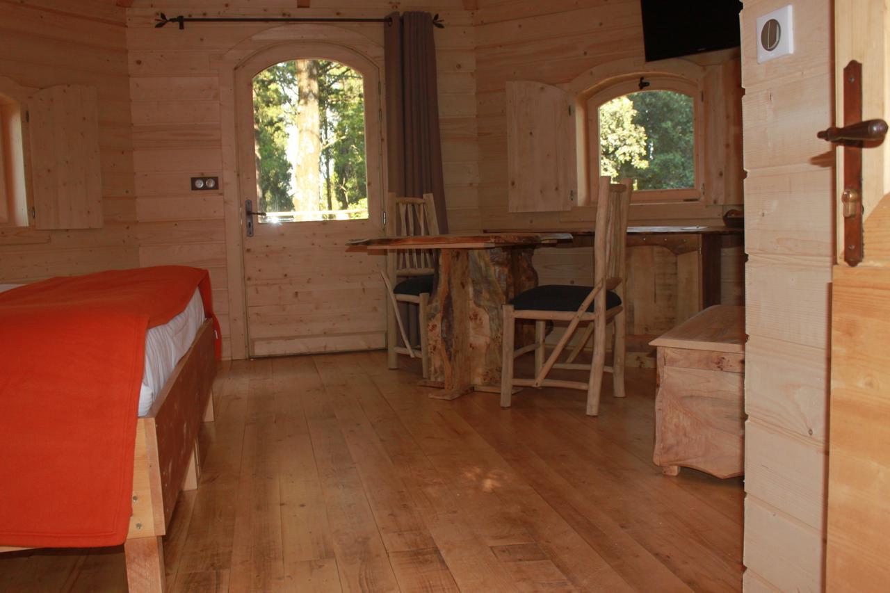 Les Cabanes Dans Les Bois Logis Hotel Villedubert Quarto foto